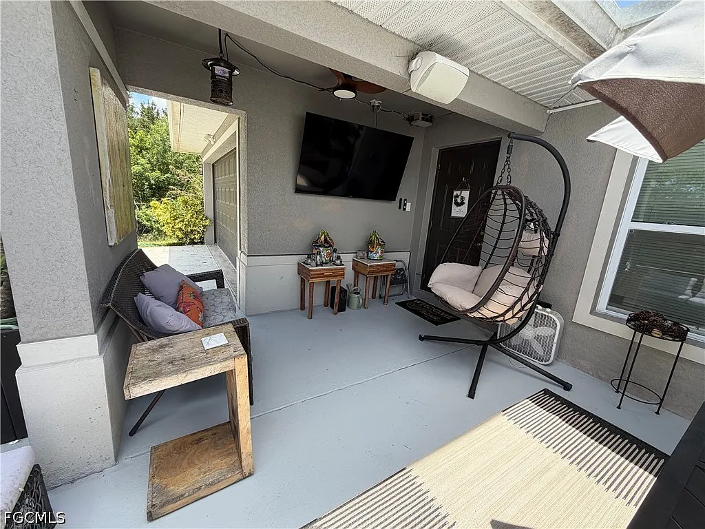 3 bed, 2.0 bath, 1221 sqft, $1,700 — Photo 2