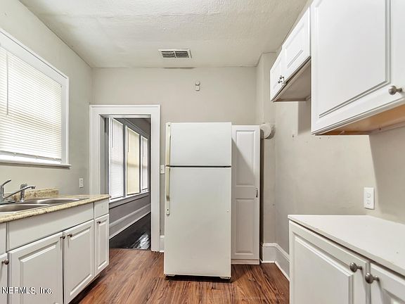 3rd image of 3504 BOULEVARD