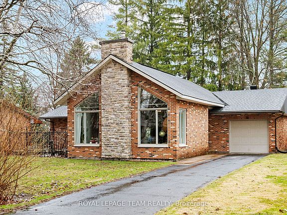 2nd image of 33 Rutherford Cres