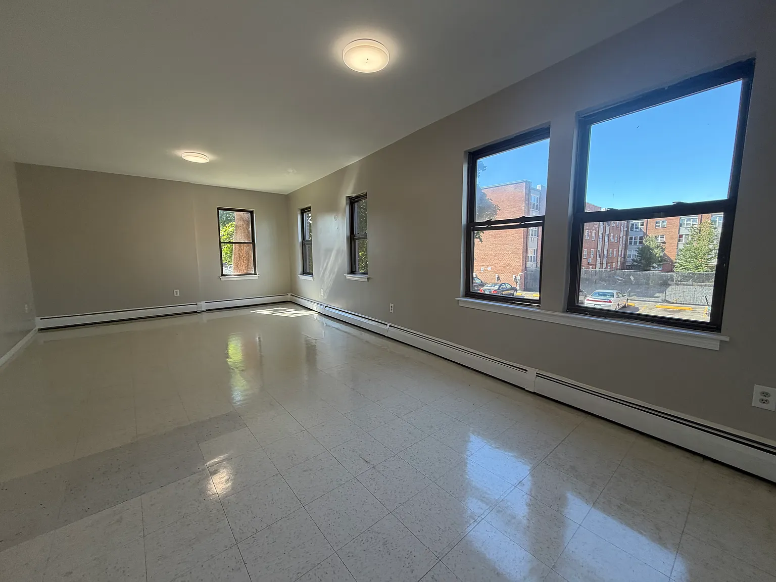 4 bed, 1200 sqft, $2,195 — Photo 1