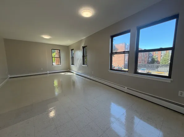 167 Seymour St APT 1SE, Hartford, CT 06106