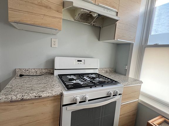 4th image of 2273 E 24th St #2F