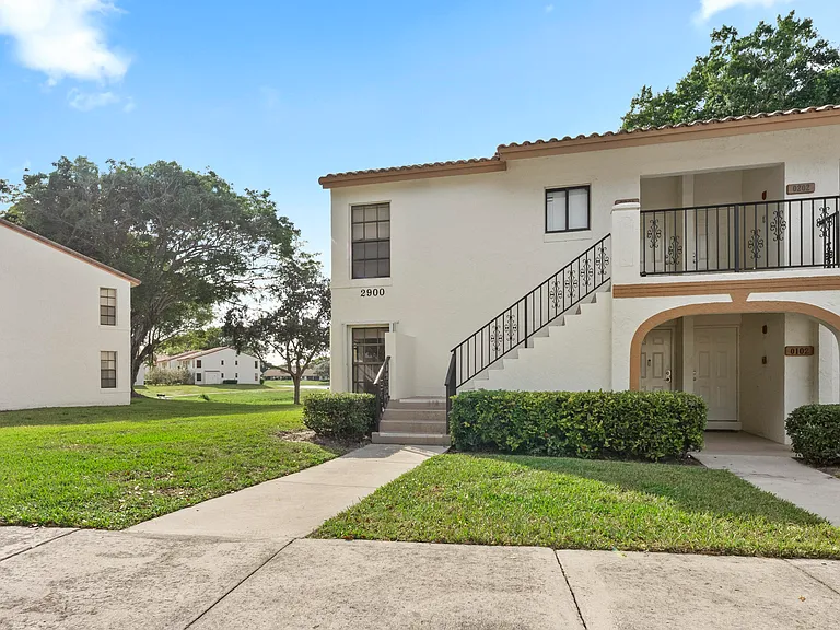 2900 Olivewood Ter #201 — Photo 18