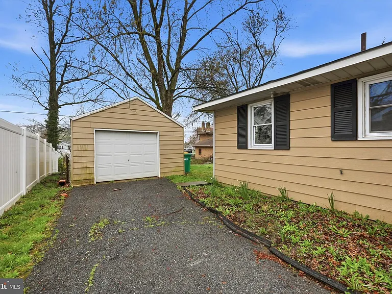 3832 Frances Ave — Photo 2
