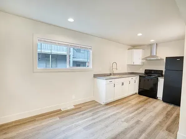 944 West St APT 1, Redding, CA 96001