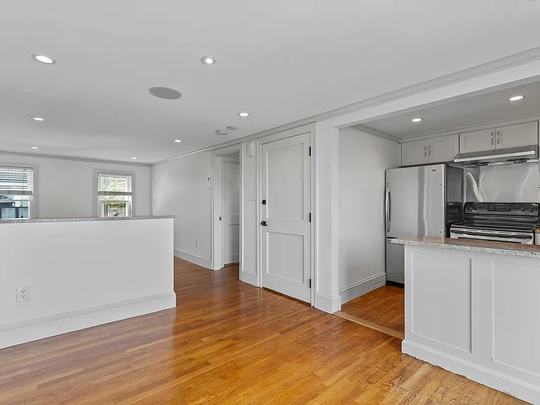 256 W 3rd St #2 — Photo 2