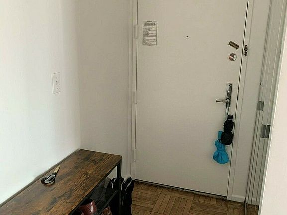 5th image of 236 E 47th St APT 33A