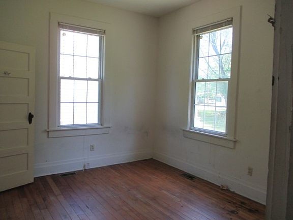 3rd image of 3507 Lynhaven Dr