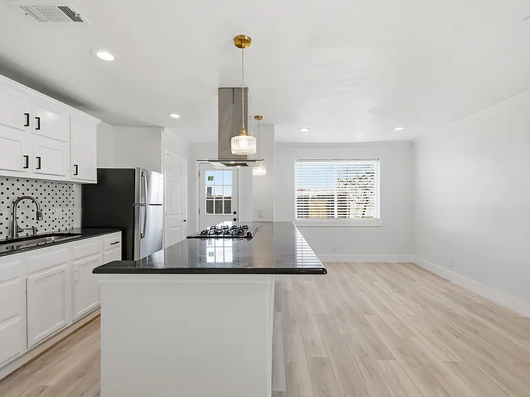 1002 Mardi Gras Ln — Photo 22