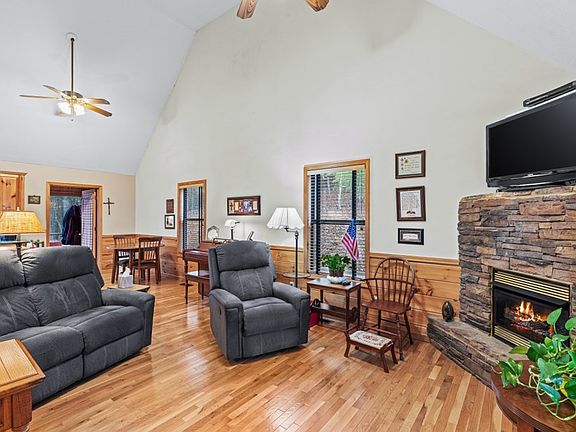 5th image of 39 Lillian Way