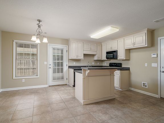 Kitchen/Dining Area