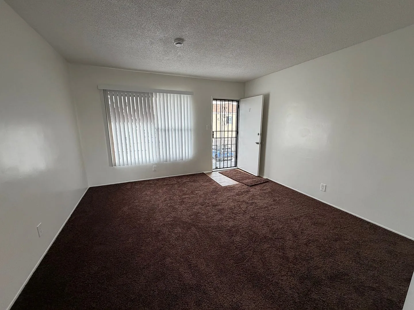 California 6900 — Photo 1