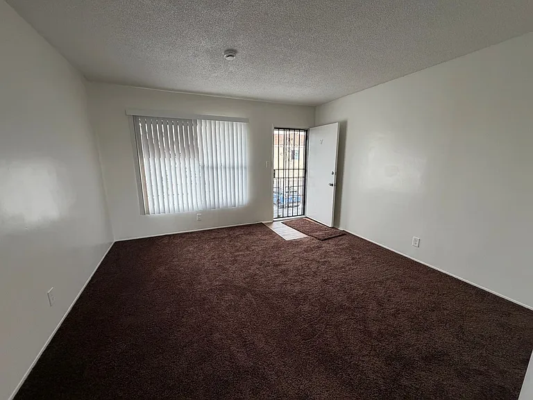6900 California Ave — Photo 1