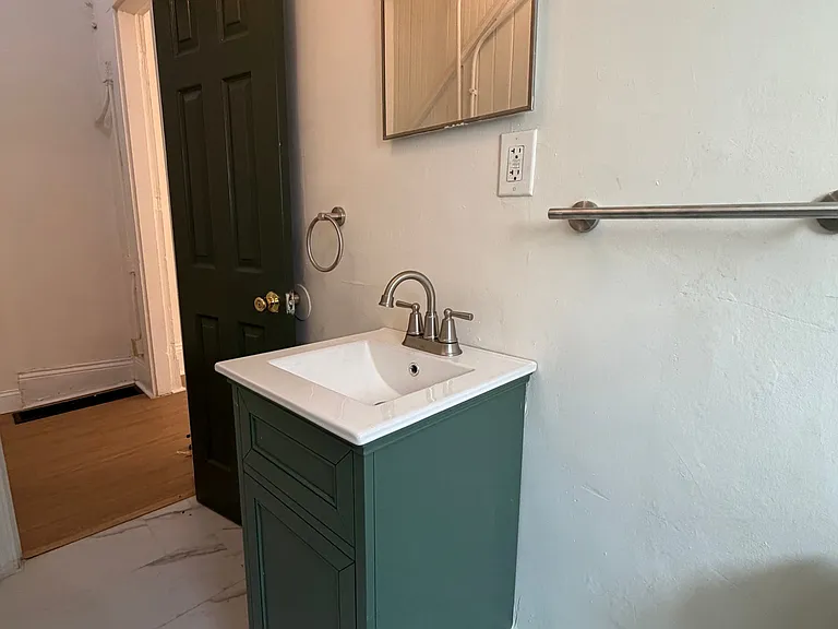 2429 Griffiths Ave — Photo 21