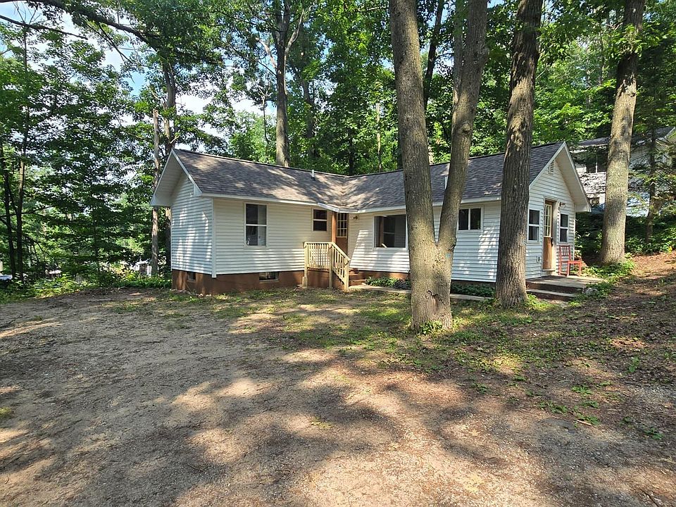 1st image of 632 Goldfinch St
