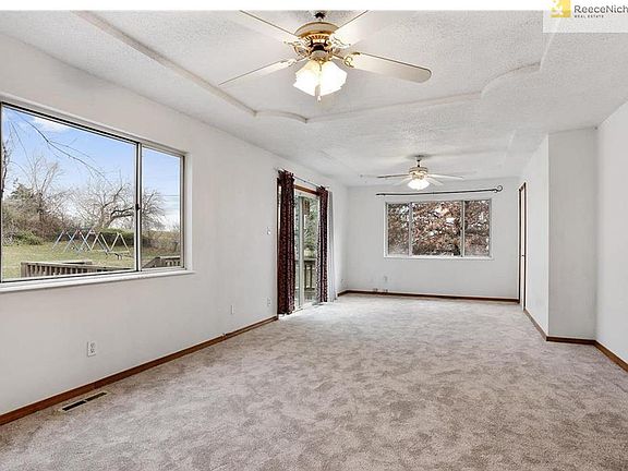 4th image of 525 N 86th St