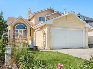 113 N Sierra Vista Ter SW, Calgary, AB T3H 3C4