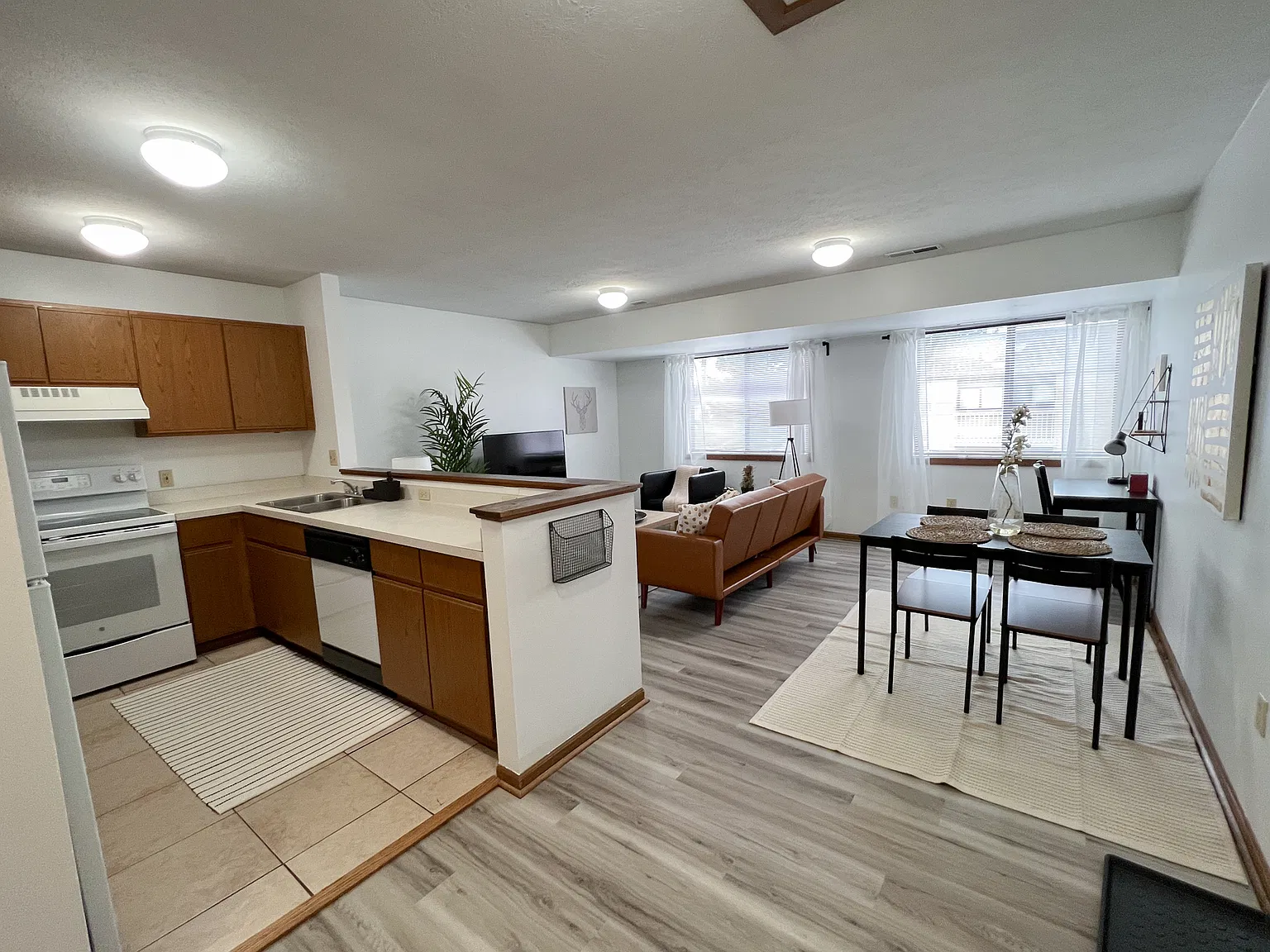 2 bed, 750 sqft, $2,050 — Photo 4