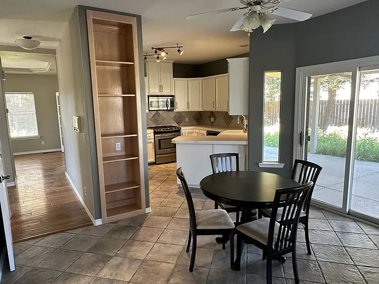 511 Lone Oak Ct — Photo 7