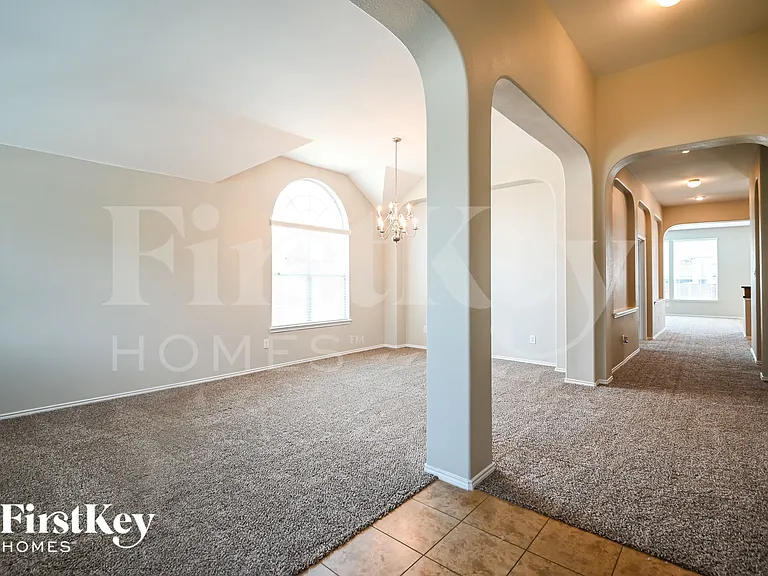 824 Trailwood Dr — Photo 5