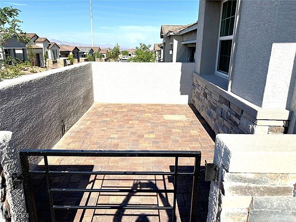 3rd image of 10967 Doresta Ave