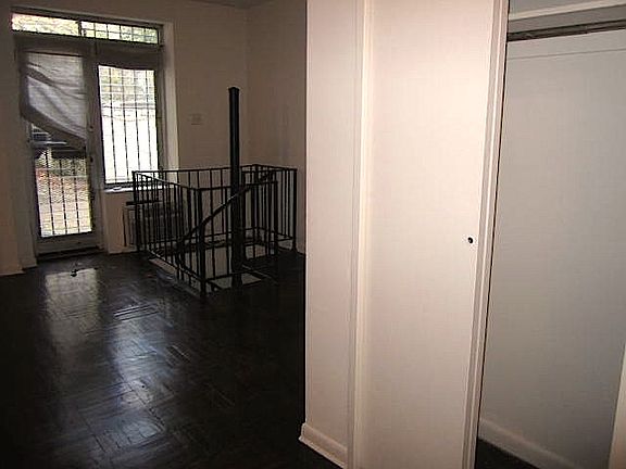 3rd image of 114 W 76th St APT Br