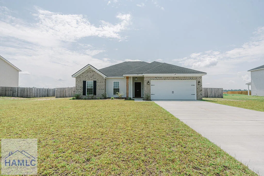 4 bed, 2.0 bath, 1926 sqft, $2,300 — Photo 1