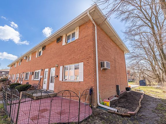 4th image of 1227 Town Crest Dr APT F