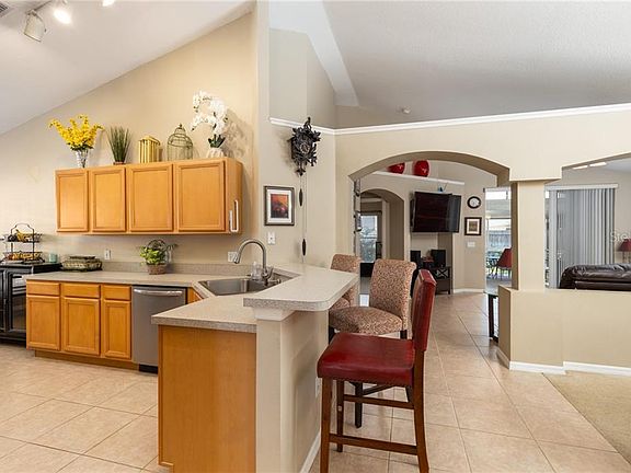 4th image of 6721 Waterton Dr