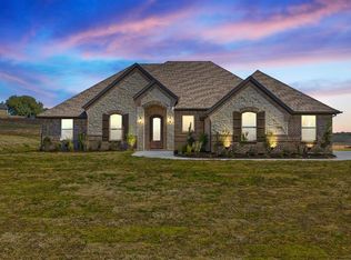 216 Maverick Ct, Granbury, TX 76049