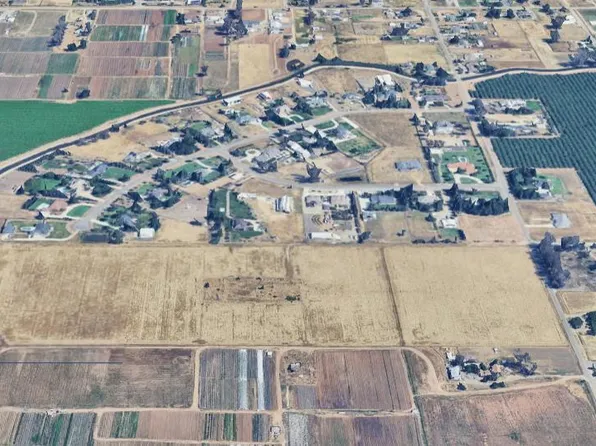 2421 N Bethel Ave, Sanger, CA 93657