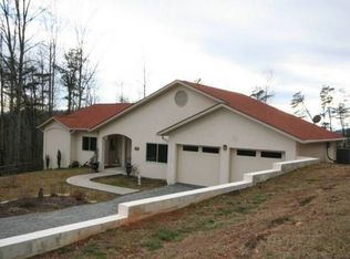 471 Hudgins Rd, Hendersonville, NC 28792