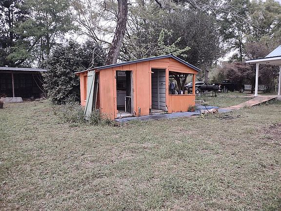 Small planting shed w/ H2O