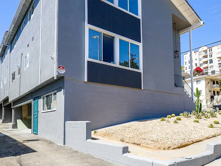 900 W College St #4 — Photo 19
