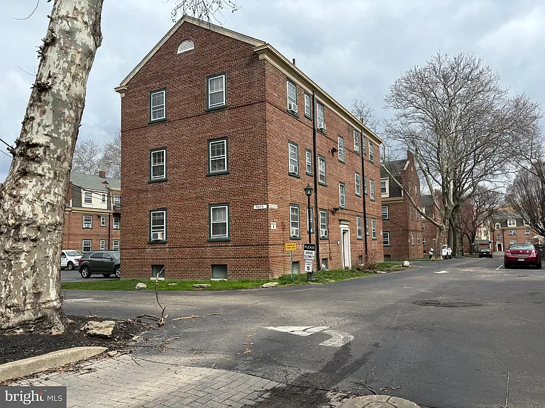 676 Perth Pl #B — Photo 38