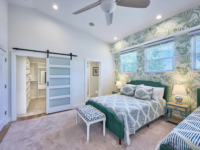 100 Neptune Dr — Photo 45
