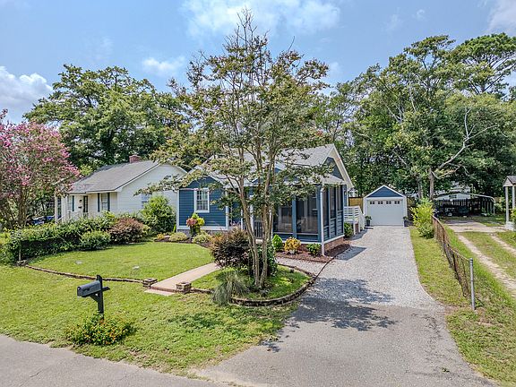 4th image of 4821 Boulevard Ln
