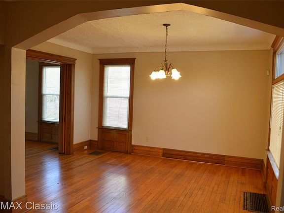 3rd image of 5153 Commonwealth St