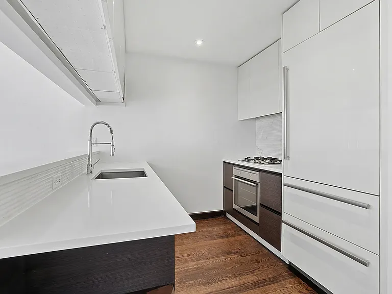 138 E 12th St #8H — Photo 5