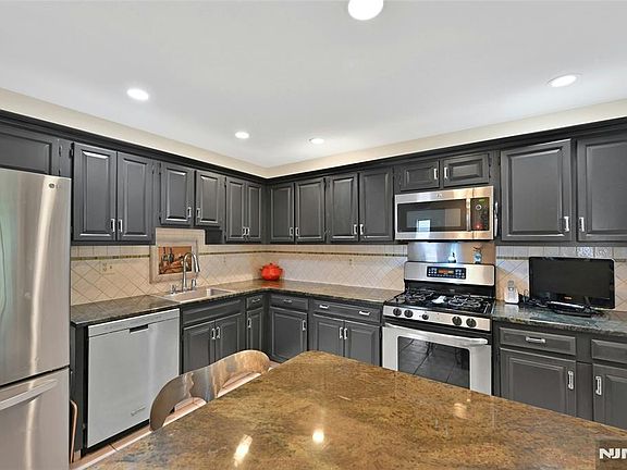 2nd image of 211 Yorktowne Ct #211F