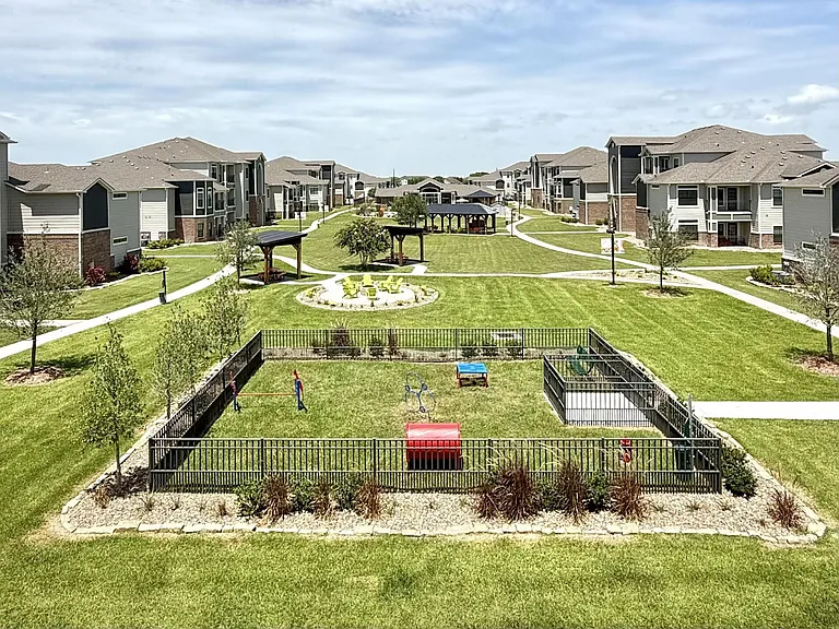 The Colony Luxury Apartments — Photo 29