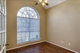 4th image of 904 Shady Ln N