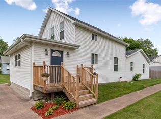 212 S Walnut St, Stanwood, IA 52337