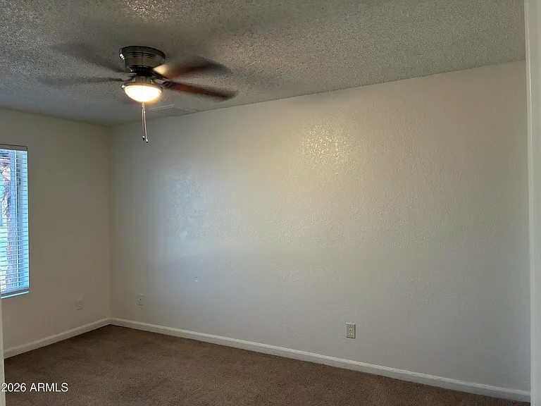 602 W Wickieup Ln — Photo 23