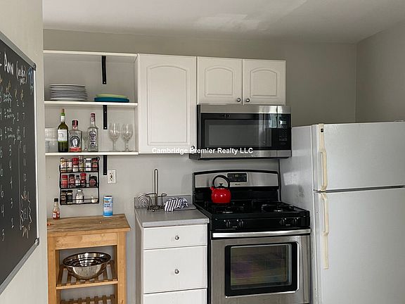 5th image of 97 Moore St #2