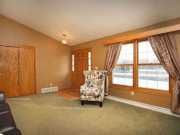 5th image of 1090 Southfield Dr