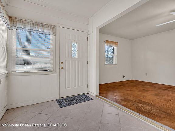 4th image of 7 Walnut Street #D