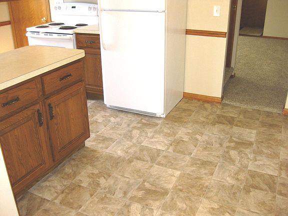 5th image of 801 Linda Dr