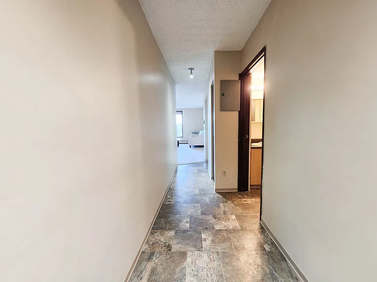 423 3rd Ave NE #2 — Photo 2