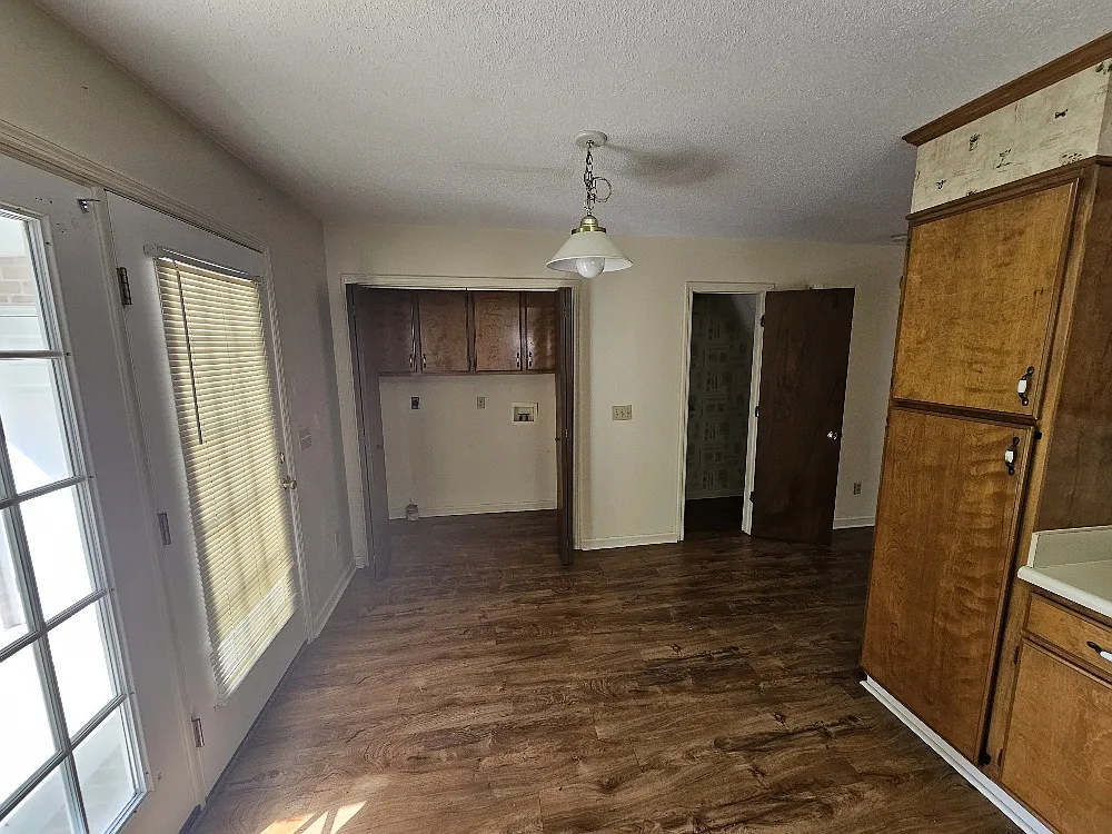 2 bed, 1.5 bath, 1050 sqft, $1,200 — Photo 2